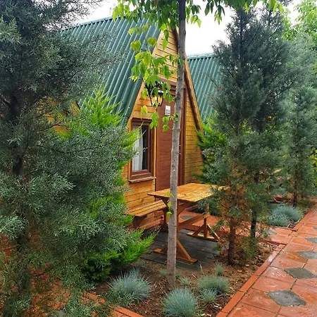 Lovely Bungalow With Shared Garden Near Beach In Cinarcik, Yalova *